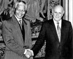 Mandela w Oslo w 1993 roku wraz z drugim laureatem Nobla F.W. de Klerkiem