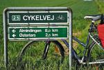 Zielone tabliczki z napisem „Cykelvej” są wszędzie tutaj rowerzyści mają pierwszeństwo