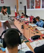 Lektorzy języka angielskiego wolą udzielać lekcji w prywatnych szkołach