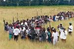Pod koniec lat 90. Mugabe pozwolił weteranom na przejmowanie farm białych osadników 