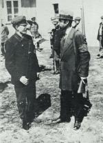 Żołnierz bolszewicki w rozmowie z Żydem, członkiem lokalnej władzy rewolucyjnej w 1920 r. w Grajewie z ramienia Komunistycznej Partii Polski 