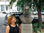  Irena Makarewicz przy pomniku Sándora Máraiego na budapeszteńskiej ulicy Mikó