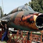 W piątek na dziedzińcu Muzeum Wojska Polskiego rozpoczęto montowanie samolotu SU-22