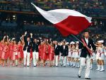 Chorąży Marek Twardowski wprowadza polską reprezentację na stadion 