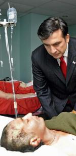 Micheil Saakaszwili odwiedził rannych w szpitalu w Tbilisi
