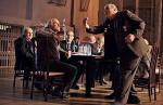 „12” Nikity Michałkowa to rosyjska wersja amerykańskiego dramatu „Dwunastu gniewnych ludzi“