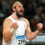 Tomasz Majewski cieszył się jak dziecko ze zdobycia złotego medalu olimpijskiego