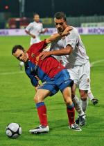 Zdobywca bramki Cleber (z prawej) i Andres Iniesta