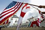 Gruzini na nadbrzeżu Batumi entuzjastycznie przywitali okręt z pomocą amerykańską 