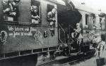 Jeden z oddziałów hitlerowskich w drodze do Polski w końcu września 1939 r. Na wagonie umieszczony napis: „Jedziemy do Polski rozprawić się z Żydami”