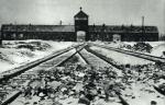 Obóz zagłady Auschwitz-Birkenau. Tu dowożono transporty Żydów z Polski i z całej Europy. Większość z nich była natychmiast kierowana do komór gazowych