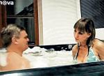 Czeski poseł dał się sfilmować podczas kąpieli z „figurantką” – tak prowokuje się polityków nad Wełtawą