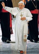 Benedykt XVI chce być we Francji „wysłannikiem pokoju” 