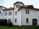 Pół bliźniaka w Pyrach – za wynajęcie tego sześciopokojowego domu o powierzchni 296 mkw. trzeba miesięcznie zapłacić 8,5 tys. zł 