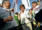 Komisarz UE Neelie Kroes wyszła do polskich stoczniowców  