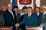 Borys Jelcyn w 1993 r. przekazał Lechowi Wałęsie  tylko część tajnych dokumentów dotyczących Katynia
