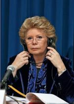Viviane Reding, komisarz UE podejmuje kolejne działania, aby obniżyć ceny międzynarodowych połączeń telefonicznych 