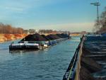 Z braku uregulowanych rzek przewozy barkami są w Polsce bardzo małe