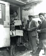 Kiosk z prasą żydowską w Dzierżoniowie, lata 1945 – 1946