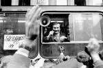 Lech Wałęsa zawdzięczał karierę przede wszystkim swojemu talentowi do autopromocji i swej wierze w powołanie  do odegrania wielkiej roli. Na zdjęciu w 1980 roku w dniu rejestracji „Solidarności” przed sądem w Warszawie 