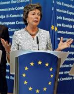 Komisarz UE ds. konkurencji Neelie Kroes nie chce iść na ustępstwa w rozmowach z polskim rządem. Na zdjęciu z 16 września podczas spotkania w Brukseli ze związkowcami z „Solidarności” 