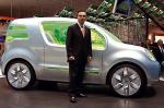 Prezes Nissana Carlos Ghosn prezentował w Paryżu najnowsze dziecko koncernu - koncepcyjne auto ZE, które nie emituje spalin 