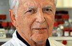 Prof. Harald  zur Hausen, wirusolog, pracował  w Niemieckim Centrum Badań nad Rakiem