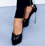 Victoria Beckham, buty wysokie i za duże