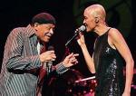 Al Jarreau  wspomagany wokalnie  przez  Debbie Davis 