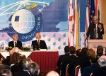 Na otwarciu Forum padła propozycja utworzenia bloku energetycznego krajów Europy Środkowej. Na zdjęciu (od lewej) prezydent Węgier László Sólyom, Janos Csak, Boyden C.Gray 