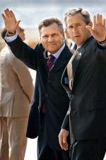 Aleksander Kwaśniewski wielokrotnie odwiedzał George’a W. Busha (zdjęcie z 18 lipca 2002 r.) 