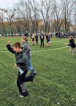 Z otwarcia boiska Orlik na Pradze-Płd. najbardziej cieszyły się dzieci. Wreszcie będą miały gdzie grać w piłkę.