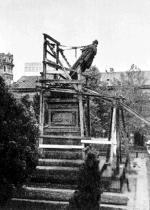 Pomnik Paskiewicza (stał przed dziesiejszym Pałacem Prezydenckim) – za zgodą władz niemieckich został rozebrany w 1917 r. 