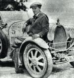 Stanisław Szwarcsztejn, kierowca rajdowy ze swoim samochodem marki Bugatti
