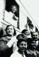  Helena Bersohn żegnana w Warszawie przez rodzinę przy wyjeździe na I Makabiadę w Palestynie 