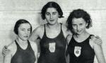 Rekordzistki Polski w pływackiej sztafecie 3x100 m – Lidia Pastor, Fanny Kandel, Gertruda Dawidowicz na zawodach międzynarodowych w Siemianowicach (1935) 