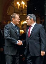 Donald Tusk chwalił podjęte przez Gordona Browna kroki  na rzecz walki  z kryzysem finansowym 