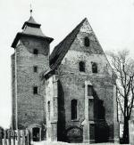 Oleśnica: XIV-wieczna synagoga, po wypędzeniu Żydów z miasta w 1535 r. zmieniona w magazyn, a następnie arsenał; od 1695 r. mieścił się tu Kościół ewangelicki, a po 1945 r. objął ją w użytkowanie Kościół zielonoświątkowców