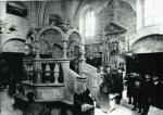 Pińczów, synagoga z początku XVII wieku. Bima była kamienna i nie miała przekrycia. Obiegała ją wokół drewniana ława