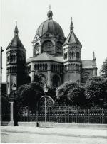 Synagoga we Wrocławiu, wzniesiona w 1872 r. według projektu Edwina Opplera (dziś nieistniejąca), stała się wzorem dla tych, którzy nie chcieli budować w stylu mauretańskim. Fot. z XIX wieku 