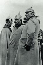 Gen. Helmuth von Moltke, szef niemieckiego sztabu generalnego, i cesarz Wilhelm II na froncie