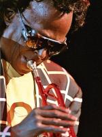 Miles Davis na koncertach lubił zaskakiwać instrumentami o nietypowych barwach 