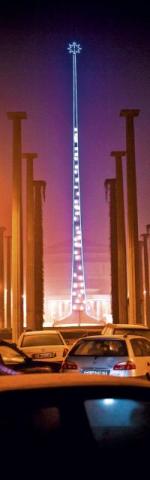 Wrocławska iglica ze swymi 96 metrami jest wyższa od największej choinki świata z Rio de Janeiro o 11 metrów 