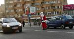 Św. Mikołaj  na ulicach  stolicy wzbudza zainteresowanie, sympatię, ale i nieufność...