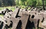 Kilka tysięcy nagrobków ze zniszczonego cmentarza żydowskiego na Bródnie w Warszawie 