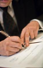 Podpisanie dokumentu płacowego podczas zwolnienia lekarskiego może pozbawić przedsiębiorcę zasiłku