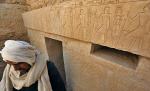 Groby urzędników faraona Unisa, władcy Egiptu z piątej dynastii, świeżo wydobyte na światło dzienne spod piasku pustyni  