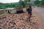 Droga w Rwandzie przy granicy z Tanzanią, którą uciekali w 1994 r. sprawcy masakry na plemieniu Tutsi