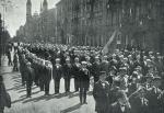 Studenci Uniwersytetu Warszawskiego w pochodzie dla uczczenia rocznicy Konstytucji 3 maja, 1916 r.