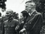 Czang Kaj-szek, jego żona i gen. Joseph Stilwell, amerykański doradca przy rządzie Chin, fotografia z czasów drugiej wojny światowej 